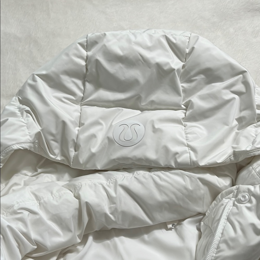 Lululemon Athletica White Puffer Jacket with Cropped Design - Picture 9 of 16